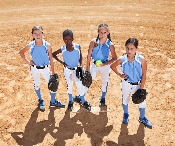 girls softball players
