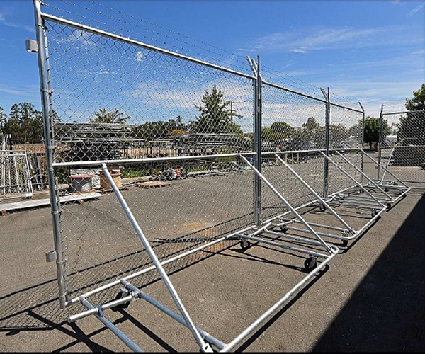 10x10 security fence with wheels and barbwire